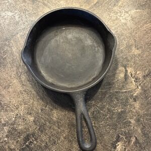 6.5" Wagner Ware Sidney -0- Stylized Logo #3 Cast Iron Skillet 1053 A
